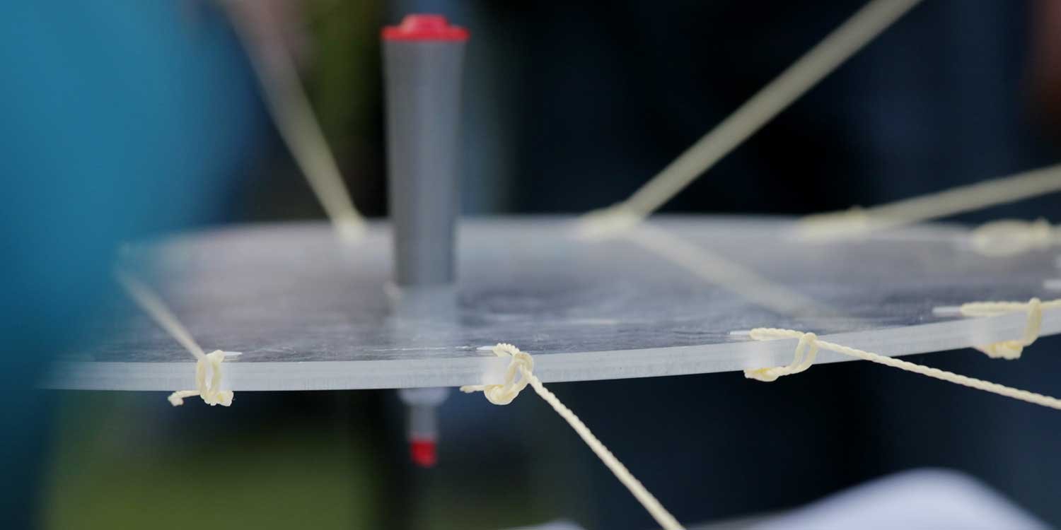 Plastikscheibe mit Bändern